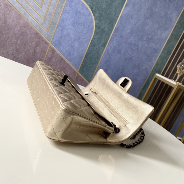 Handbag   Chanel 112  size  25 cm