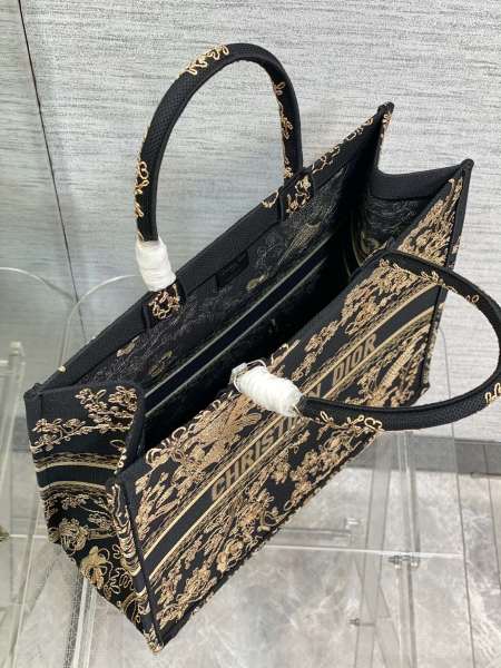  Handbag   Dior   size  42*18*35 cm