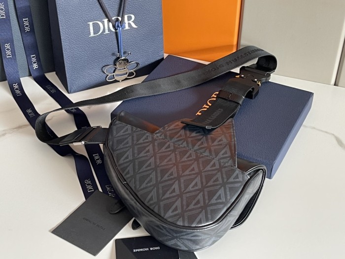  Handbag   Dior  D93305  size  26-19-4.5  cm