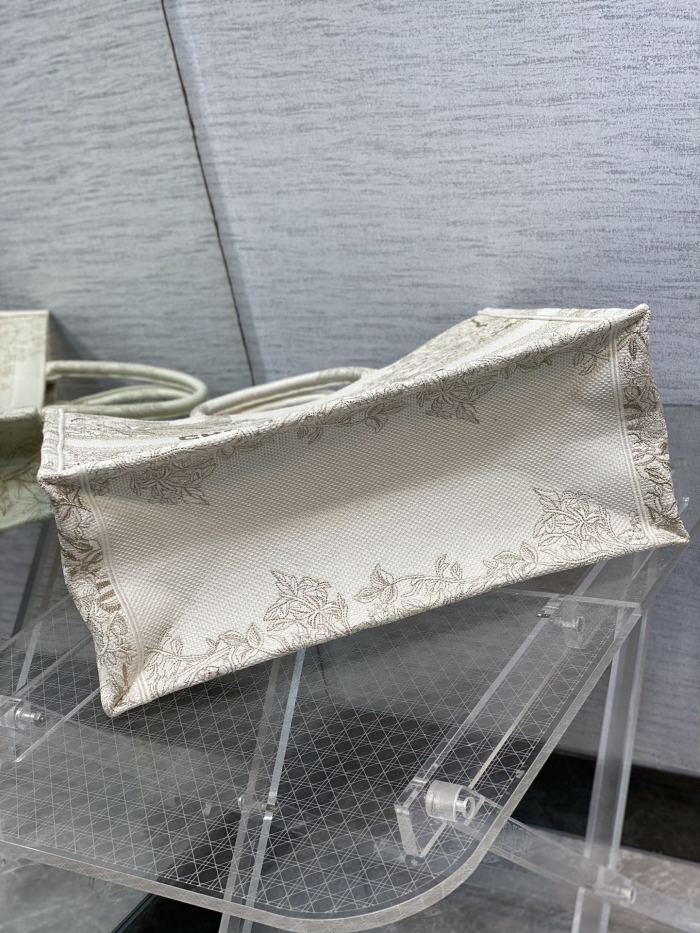 Handbag   Dior  size  42*18*35 cm