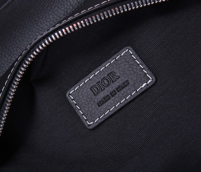  Handbag   Dior  size  26 x 19 x 4.5  cm