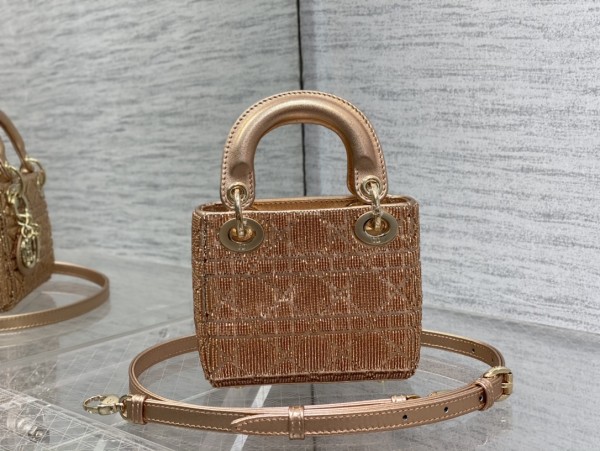   Handbag  Dior size  12*10*5 cm