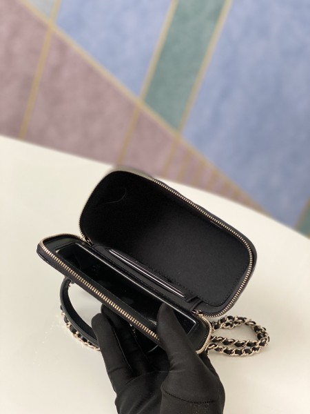 Handbag   Dior  81190  size  9.5 17 8 cm