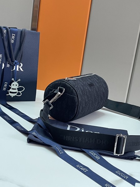  Handbag   Dior  93304  size  21.3x12.5x12.5 cm