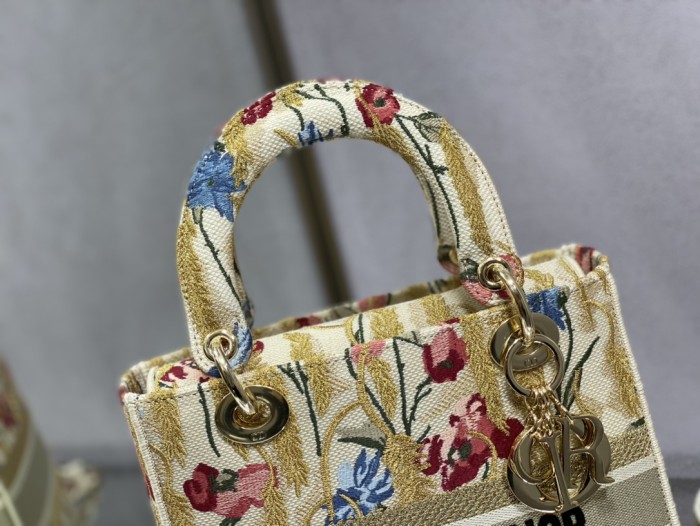 Handbag   Dior  size  24 cm