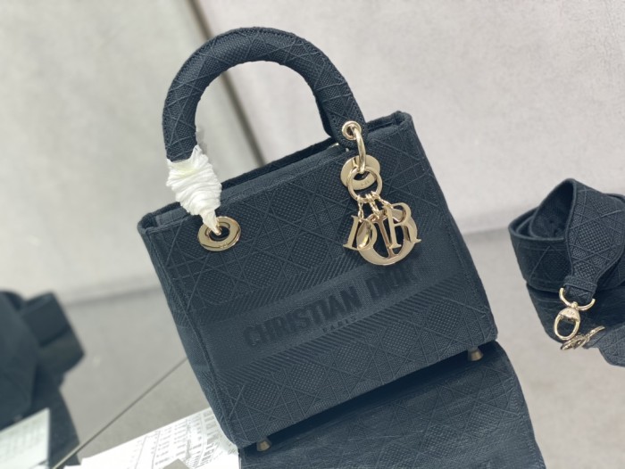 Handbag   Dior  size  24 cm