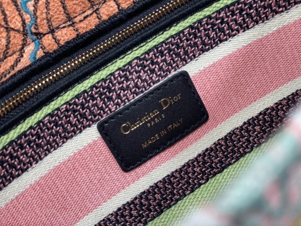 Handbag   Dior  size 24 cm