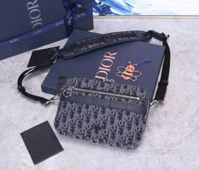 Handbag   Dior   size  22x15x5 cm