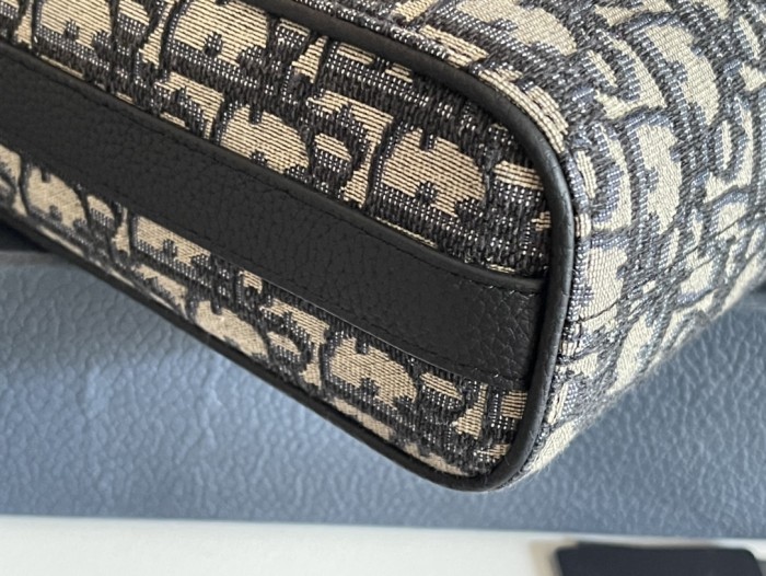  Handbag   Dior  93358  size  29x 21x 7  cm