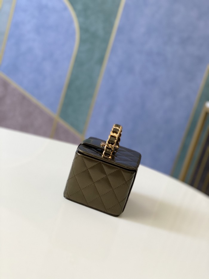 Handbag   Chanel size  11*9.5*8.5 cm