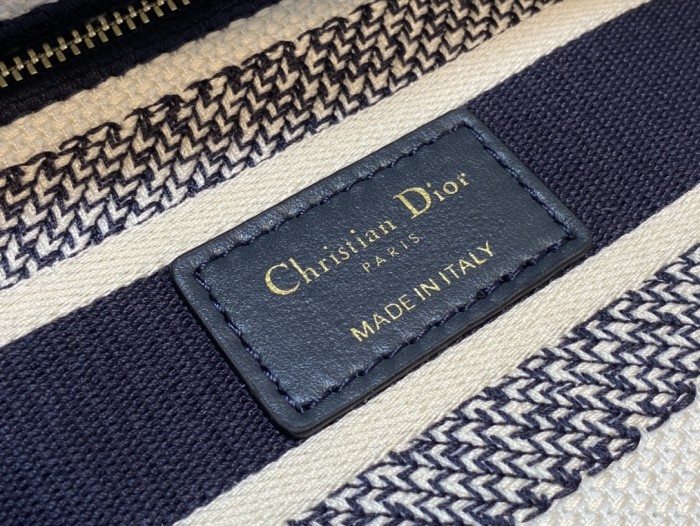  Handbag   Dior  size 24 cm