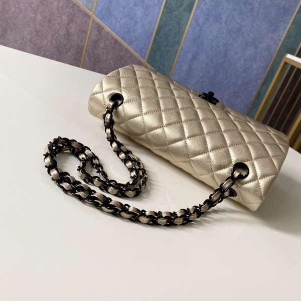 Handbag   Chanel 112  size  25 cm