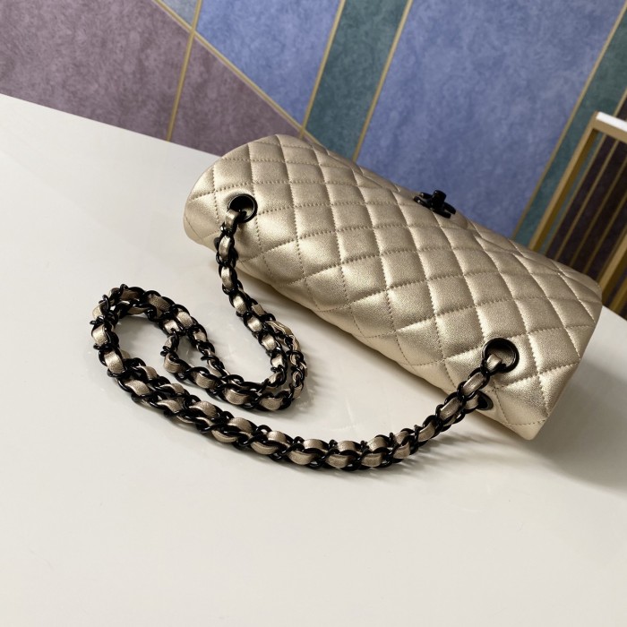 Handbag   Chanel 112  size  25 cm