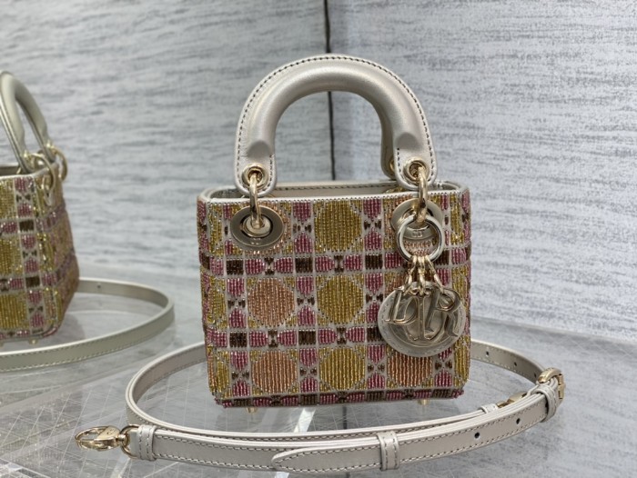 Handbag  Dior  size  12*10*5 cm