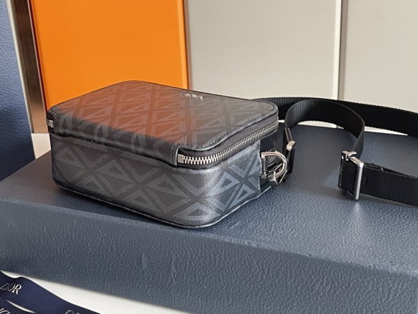  Handbag   Dior  93310  size  17×12.5×5  cm