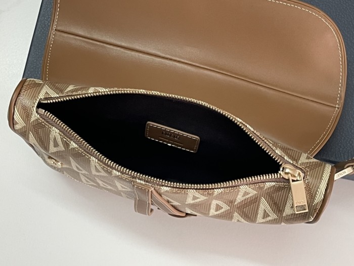  Handbag   Dior  D93305  size  26-19-4.5  cm