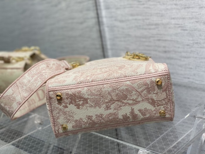  Handbag   Dior  size  24 cm