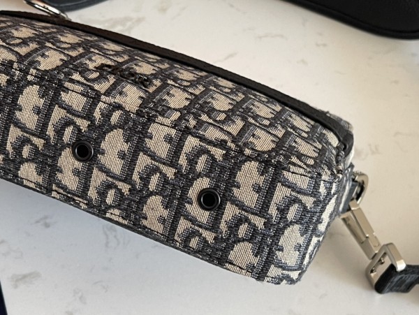  Handbag   Dior   size  22x15x5 cm