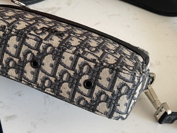  Handbag   Dior   size  22x15x5 cm