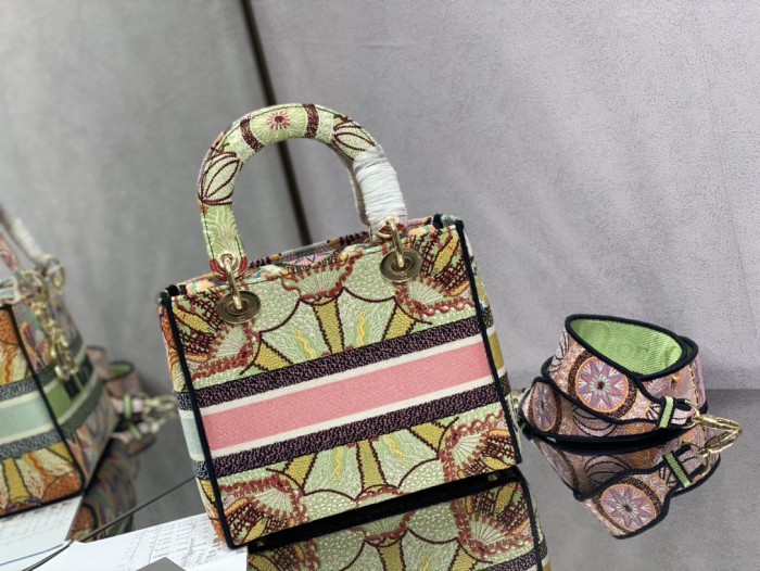 Handbag   Dior  size 24 cm