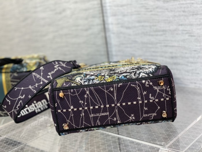  Handbag   Dior  size 24 cm