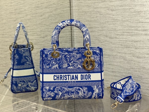  Handbag   Dior  size 24 cm