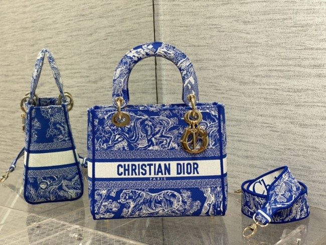  Handbag   Dior  size 24 cm