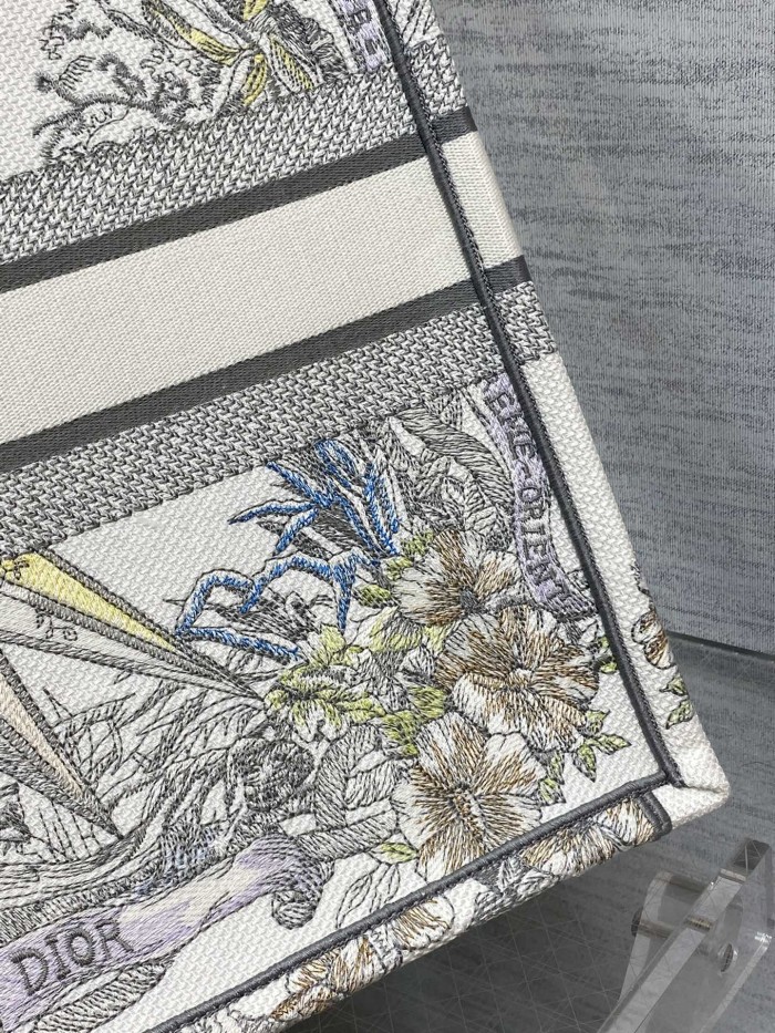  Handbag   Dior  size 42*18*35 cm