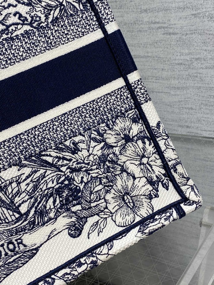  Handbag   Dior  size   36*18*28 cm