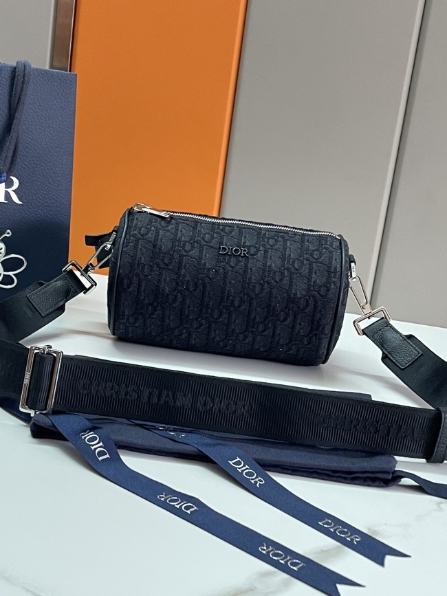  Handbag   Dior  93304  size  21.3x12.5x12.5 cm