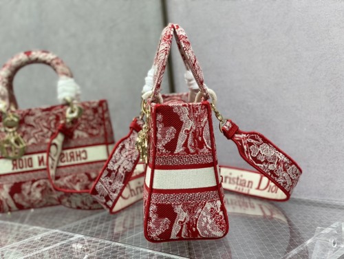 Handbag   Dior  size  24 cm