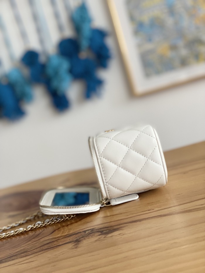 Handbag Chanel  81218  size  11 8.5 7  cm