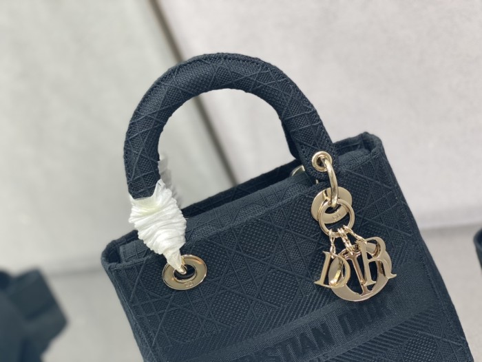 Handbag   Dior  size  24 cm