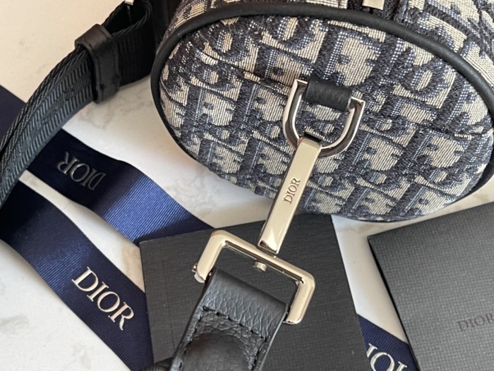  Handbag   Dior  93304  size  21.3x12.5x12.5 cm