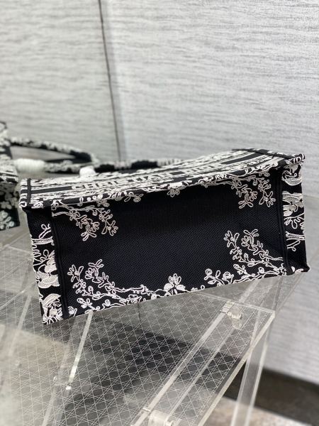  Handbag   Dior   size 36*18*28 cm