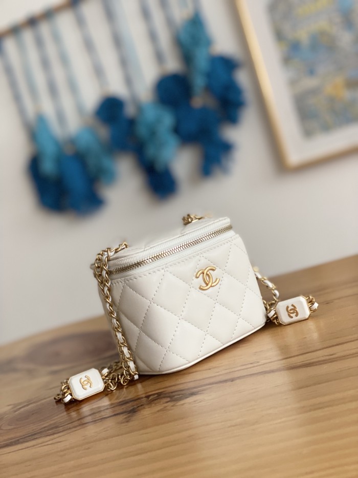 Handbag Chanel  81218  size  11 8.5 7  cm