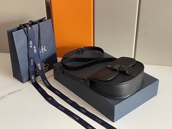  Handbag   Dior  93352  size  20.5*16*5  cm