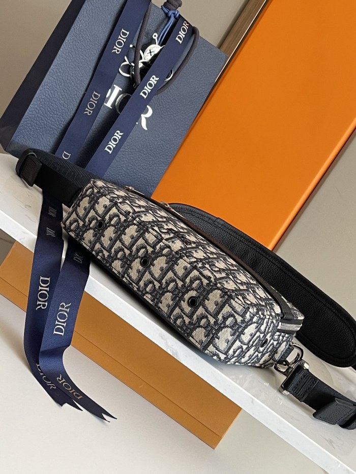  Handbag   Dior   size  22x15x5 cm