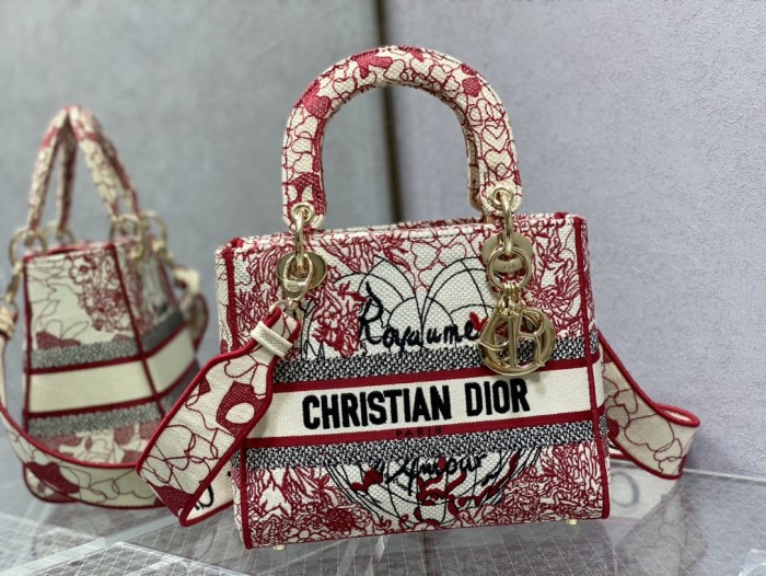  Handbag   Dior  size  24 cm
