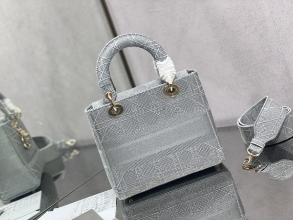 Handbag   Dior  size   24 cm