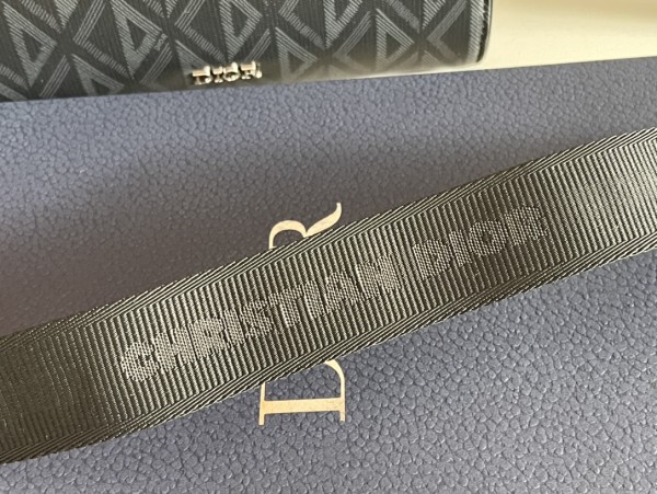  Handbag   Dior  D93305  size  26-19-4.5  cm