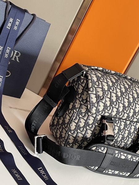  Handbag   Dior  93353  size  31 x 21 x 8  cm