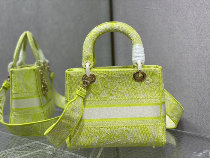 Handbag   Dior  size  24 cm