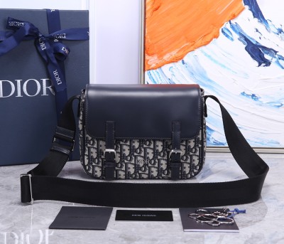  Handbag   Dior  M93311  size  24cm×19cm×4.5 cm
