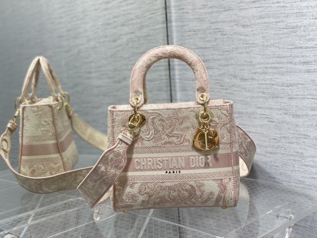  Handbag   Dior  size  24 cm