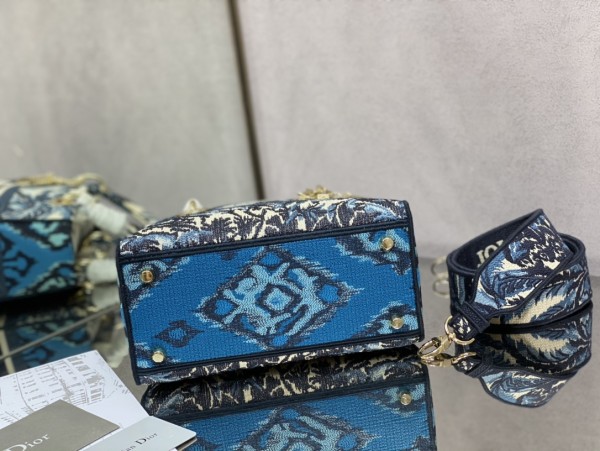 Handbag   Dior  size  24 cm