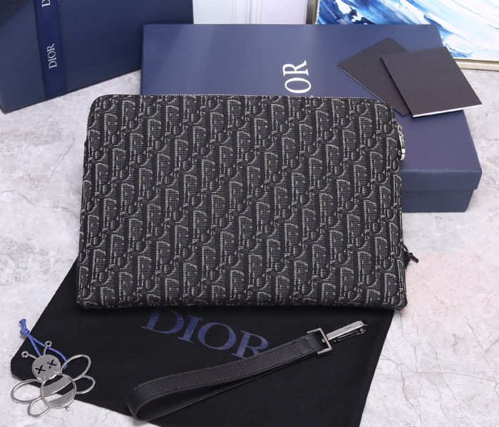  Handbag   Dior  2OBCA2510  size  30*20*2.5  cm