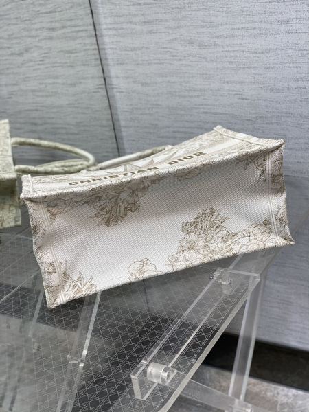  Handbag   Dior  size  36*18*28 cm