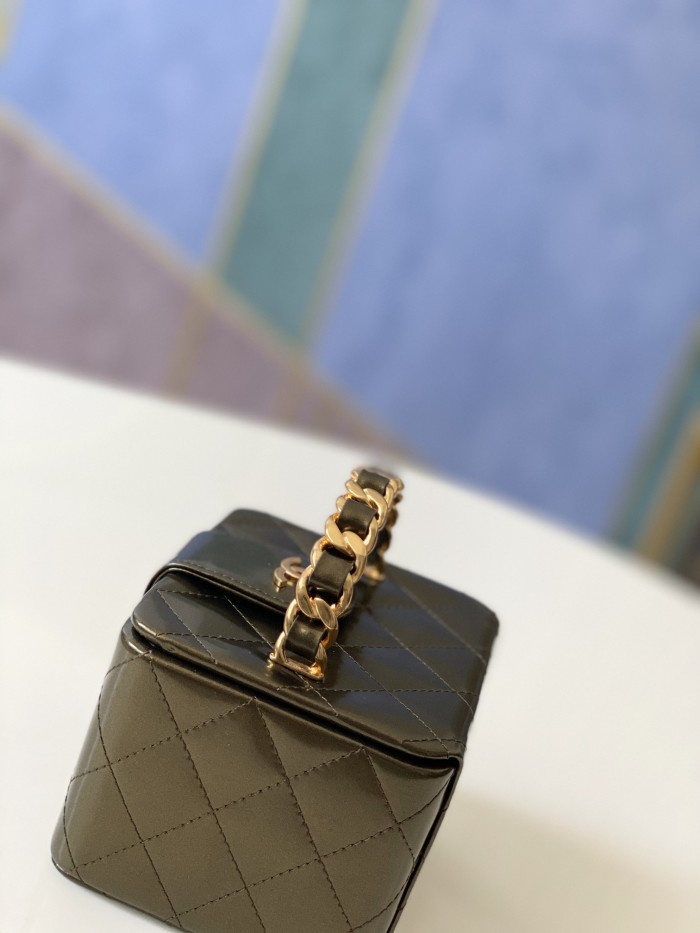 Handbag   Chanel size  11*9.5*8.5 cm