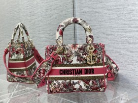  Handbag   Dior  size  24 cm